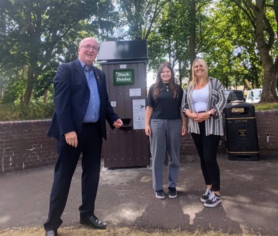 (L-R) Cllr Richard Morris, Wychavon Parks Team Officers, Charlie Willis, and Kirstie Yarwood