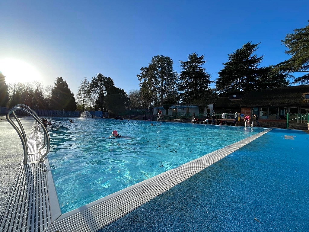 outdoor swimming pool (Droitwich Lido) with a person swimming in it