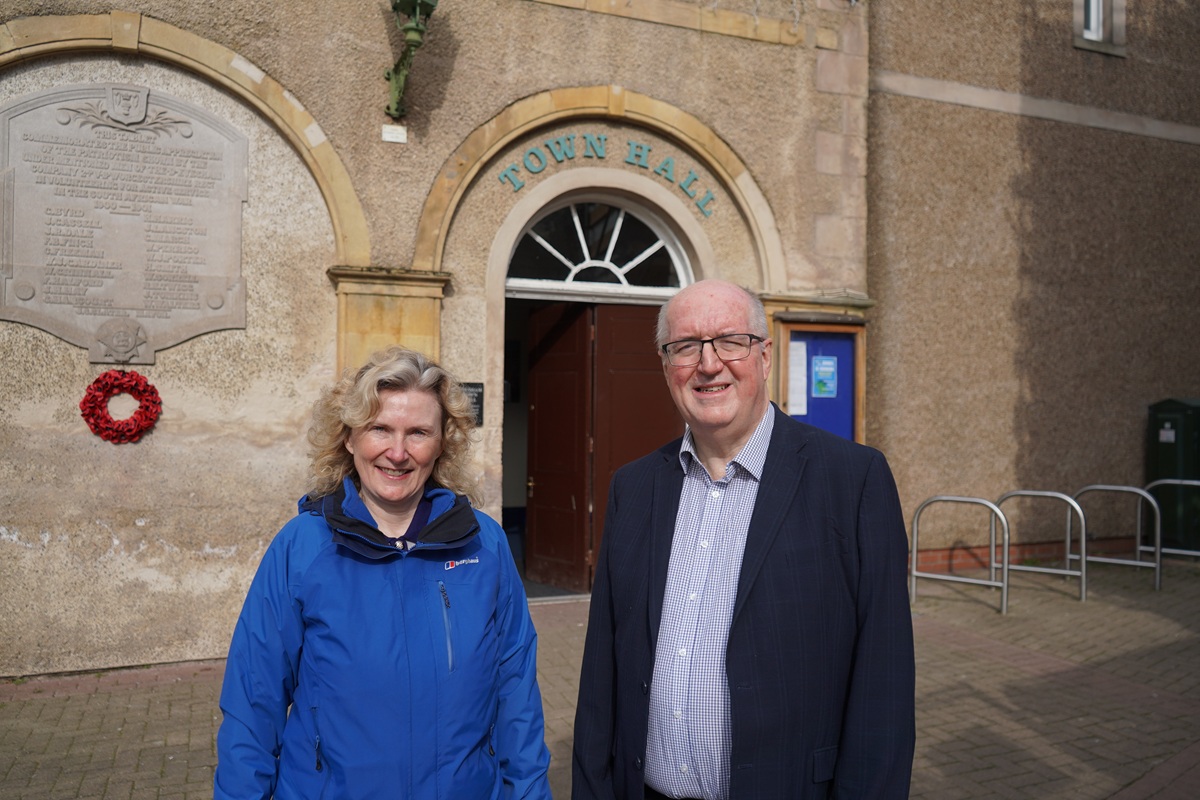 Cllr Morris and a man sat at a table outside Sweet Greeks Cafe in Droitwich Spa