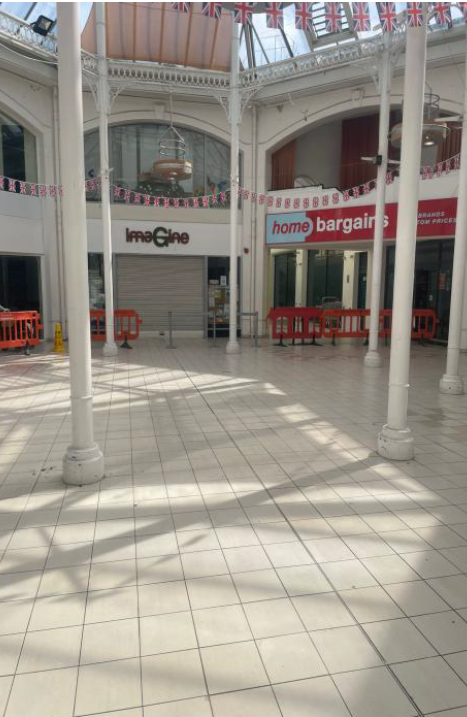 Clean shopping centre floor