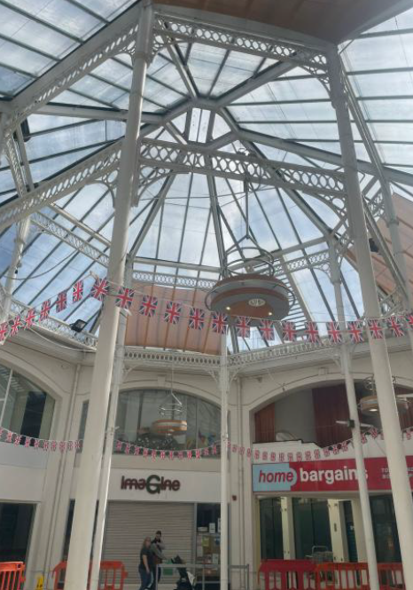 Clean glass roof on a shopping centre