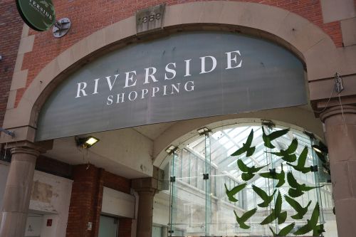 The outside of the Riverside Shopping Centre in Evesham