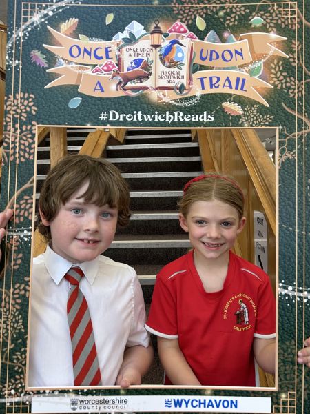 2.	Finn Whittaker and Polly Darling in a Once Upon a Trail photo frame 